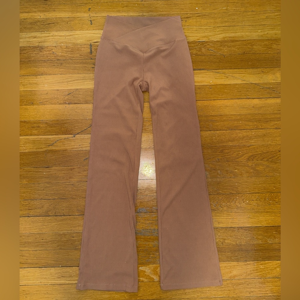 Dusty Pink Ribbed Crossover Flare leggings